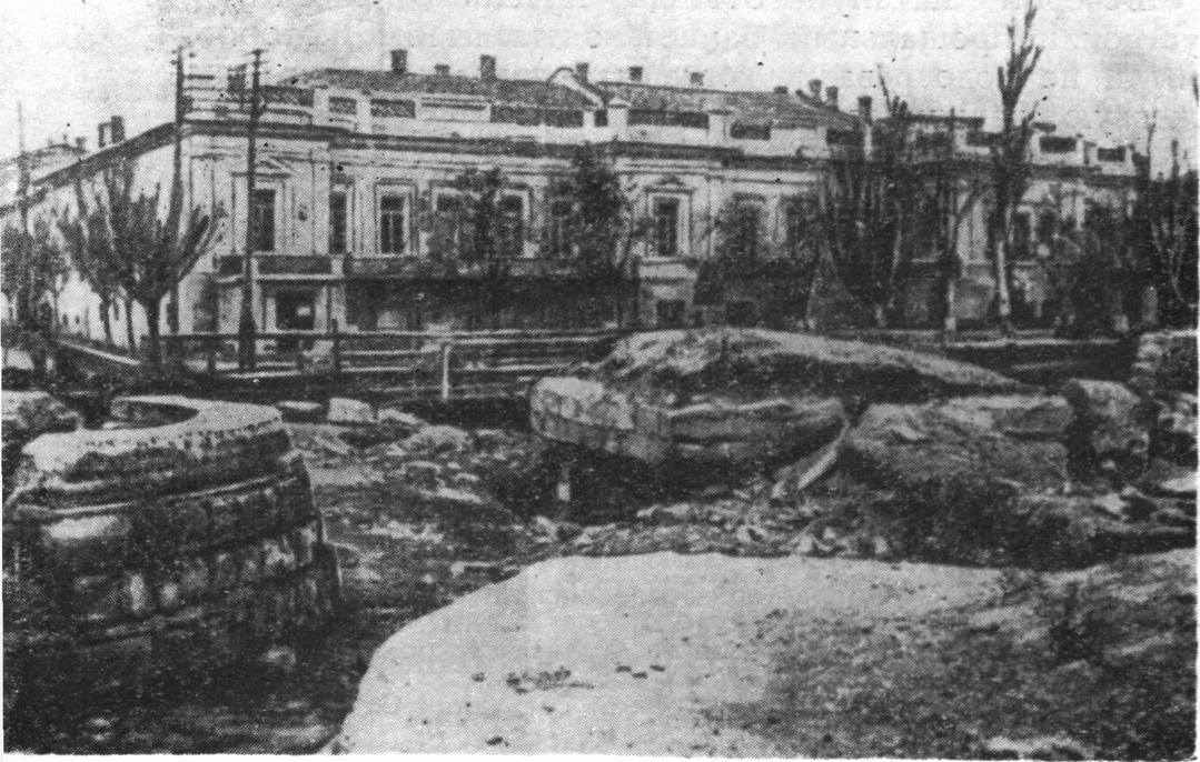 Доты у галереи Айвазовского Доты у галереи Айвазовского