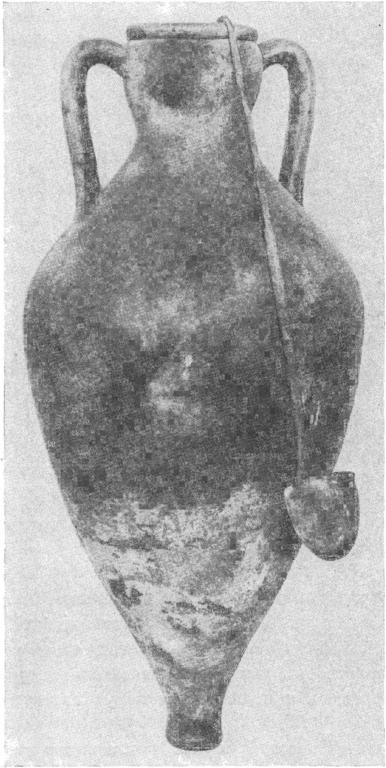 12. Хиосская остродонная амфора с бронзовым черпаком-киафом (из Среднего Приднепровья) 12. Хиосская остродонная амфора с бронзовым черпаком-киафом (из Среднего Приднепровья)