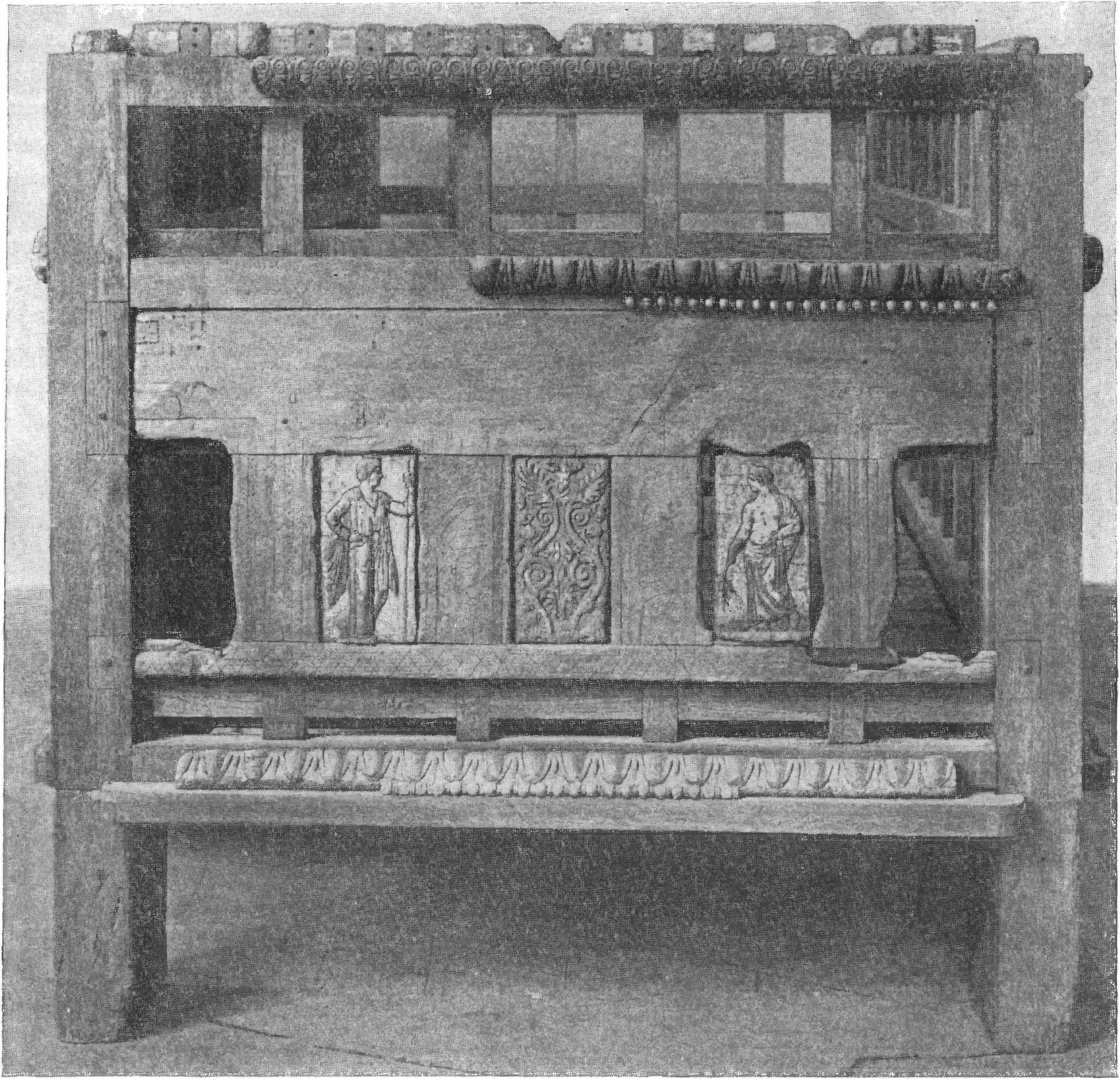 77. Деревянный саркофаг из Змеиного кургана 77. Деревянный саркофаг из Змеиного кургана