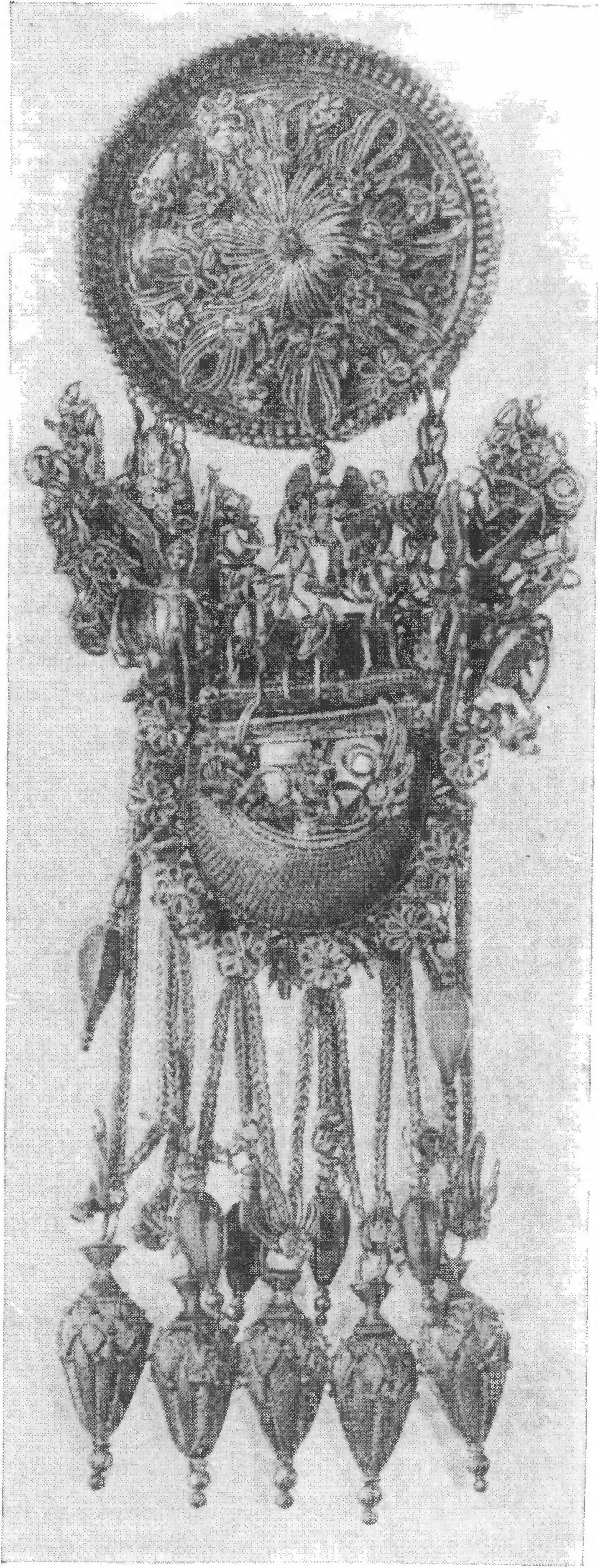 79. Золотые серьги из Феодосии (в увеличенном виде) 79. Золотые серьги из Феодосии (в увеличенном виде)