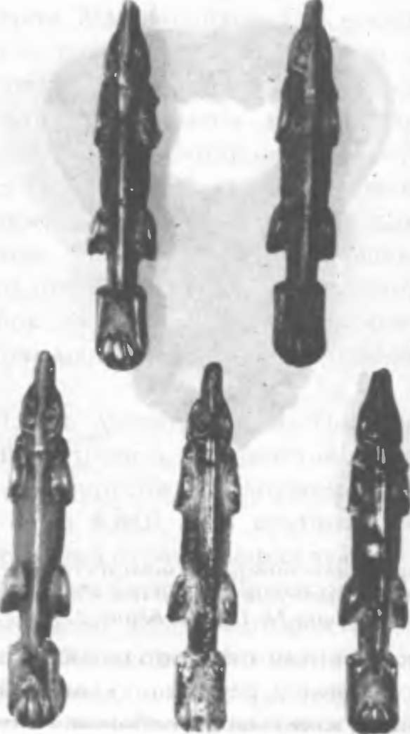 Литые бронзовые украшении упряжи коня из скифского погребения V в. до н.э. Славнoe, курган № 1, погребение № 2 Литые бронзовые украшении упряжи коня из скифского погребения V в. до н.э. Славнoe, курган № 1, погребение № 2