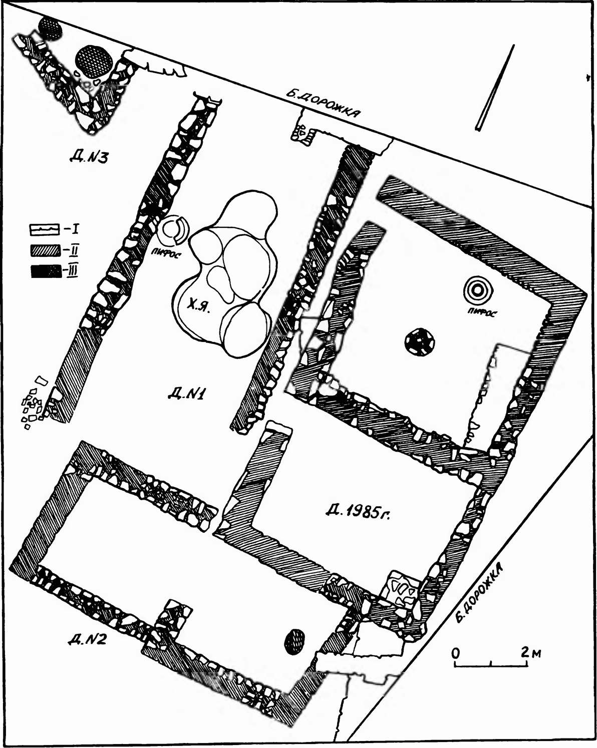 План жилого квартала городища Сугдеи. I — кладки XIV—XV вв., II — реконструируемые участки кладок; III — очаги План жилого квартала городища Сугдеи. I — кладки XIV—XV вв., II — реконструируемые участки кладок; III — очаги