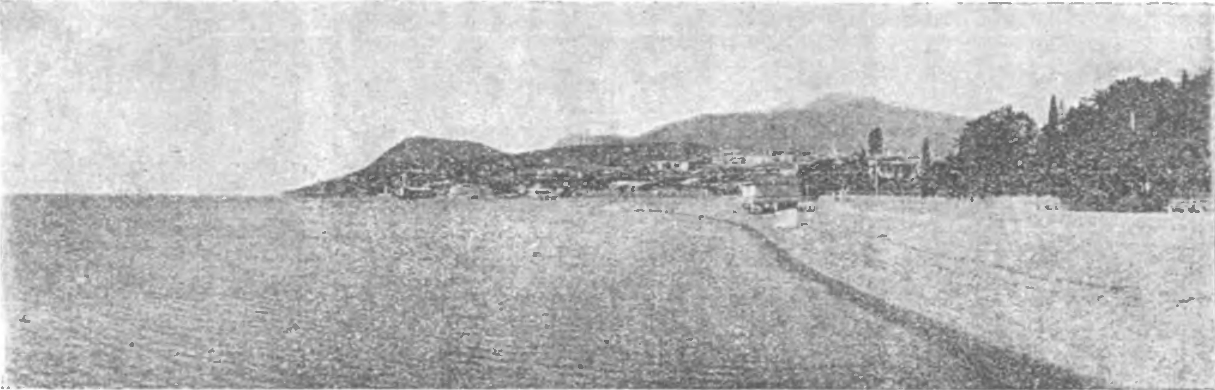 Вид на Алушту со Стахеевской набережной (фото автора) Вид на Алушту со Стахеевской набережной (фото автора)