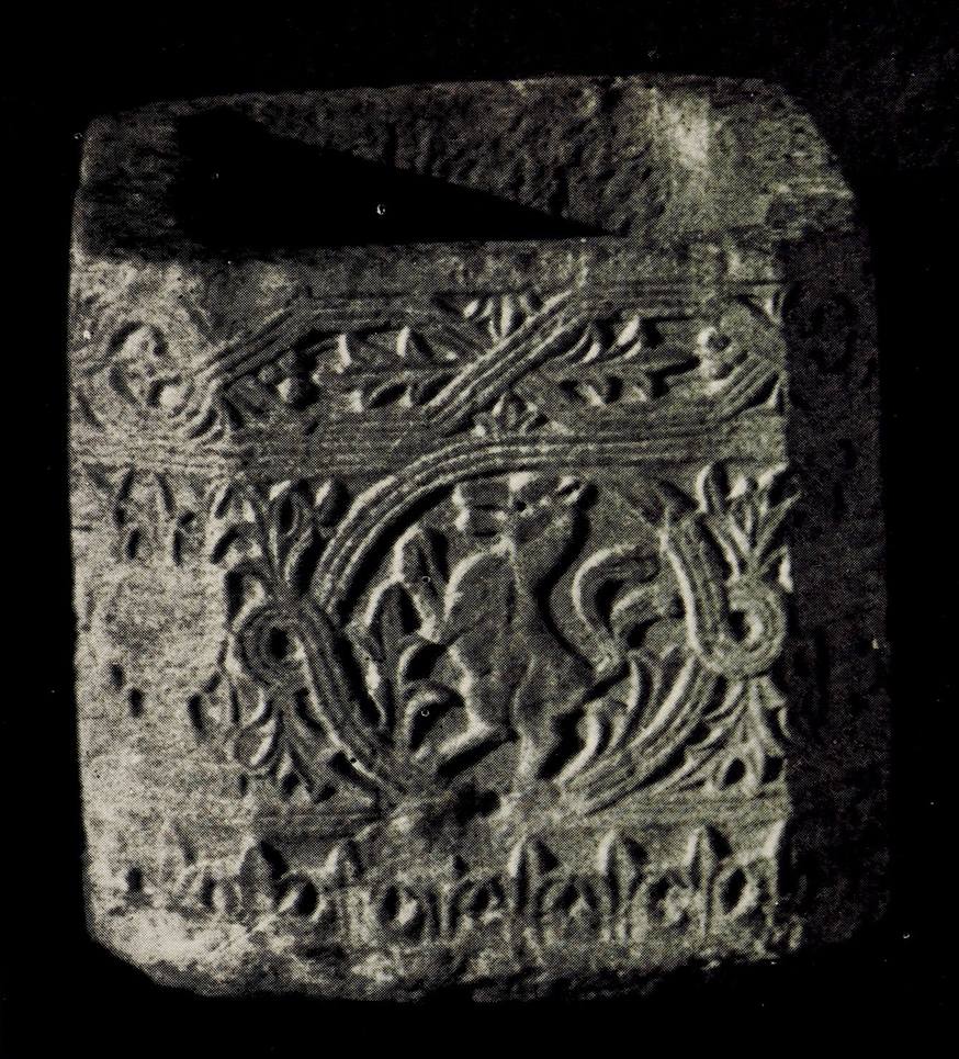 Резная купель (прибл. XIII в.) Резная купель (прибл. XIII в.)