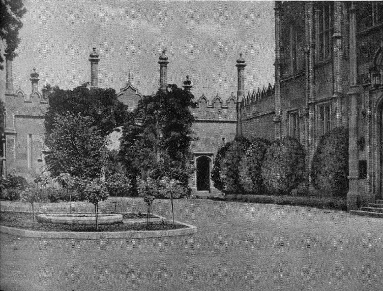 5. Парадный двор 5. Парадный двор