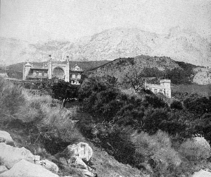 1. Вид на дворец со скалы Айвазовского 1. Вид на дворец со скалы Айвазовского