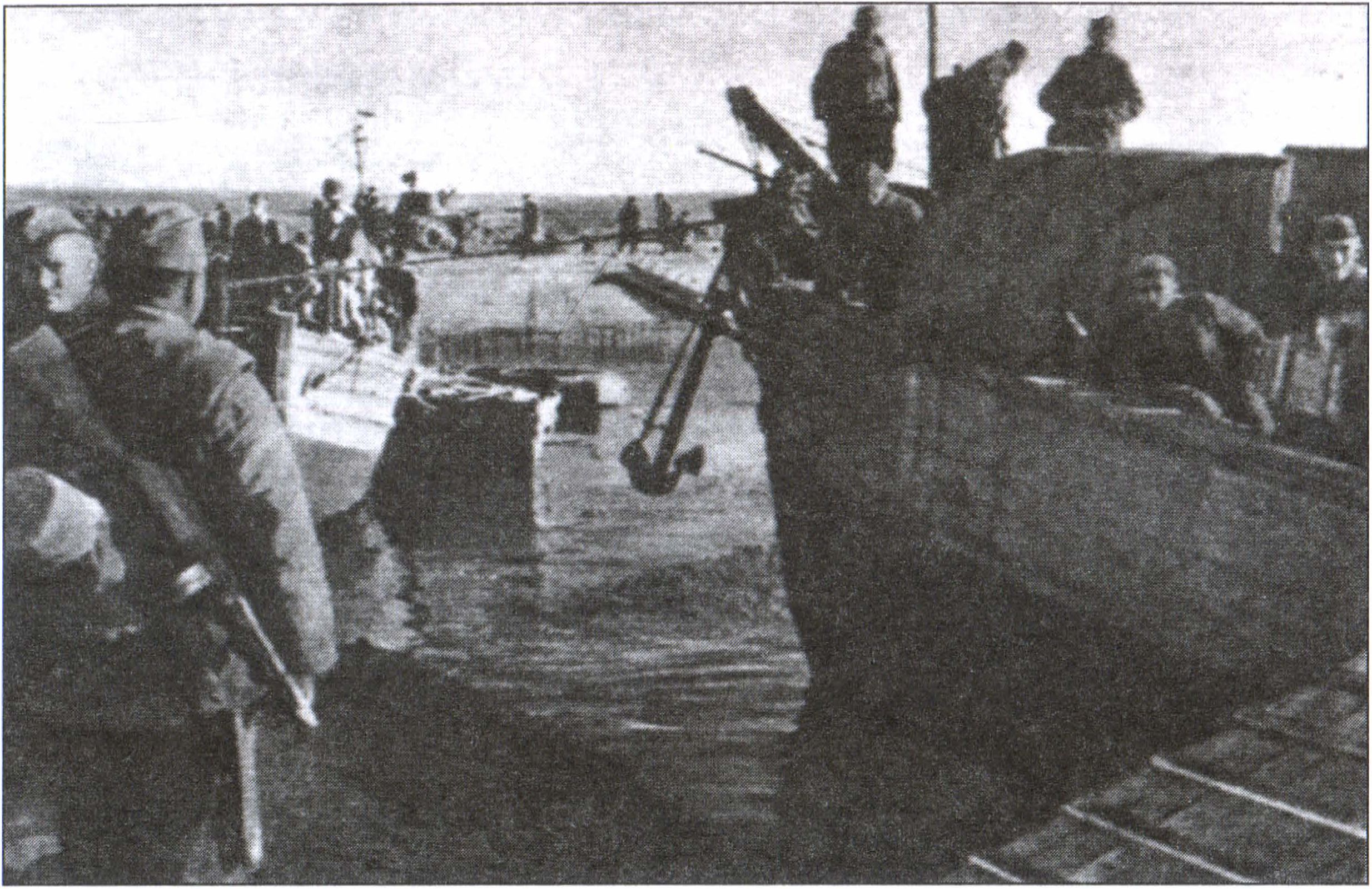 Десантники перед высадкой в Эльтигене. Конец октября 1943 года Десантники перед высадкой в Эльтигене. Конец октября 1943 года