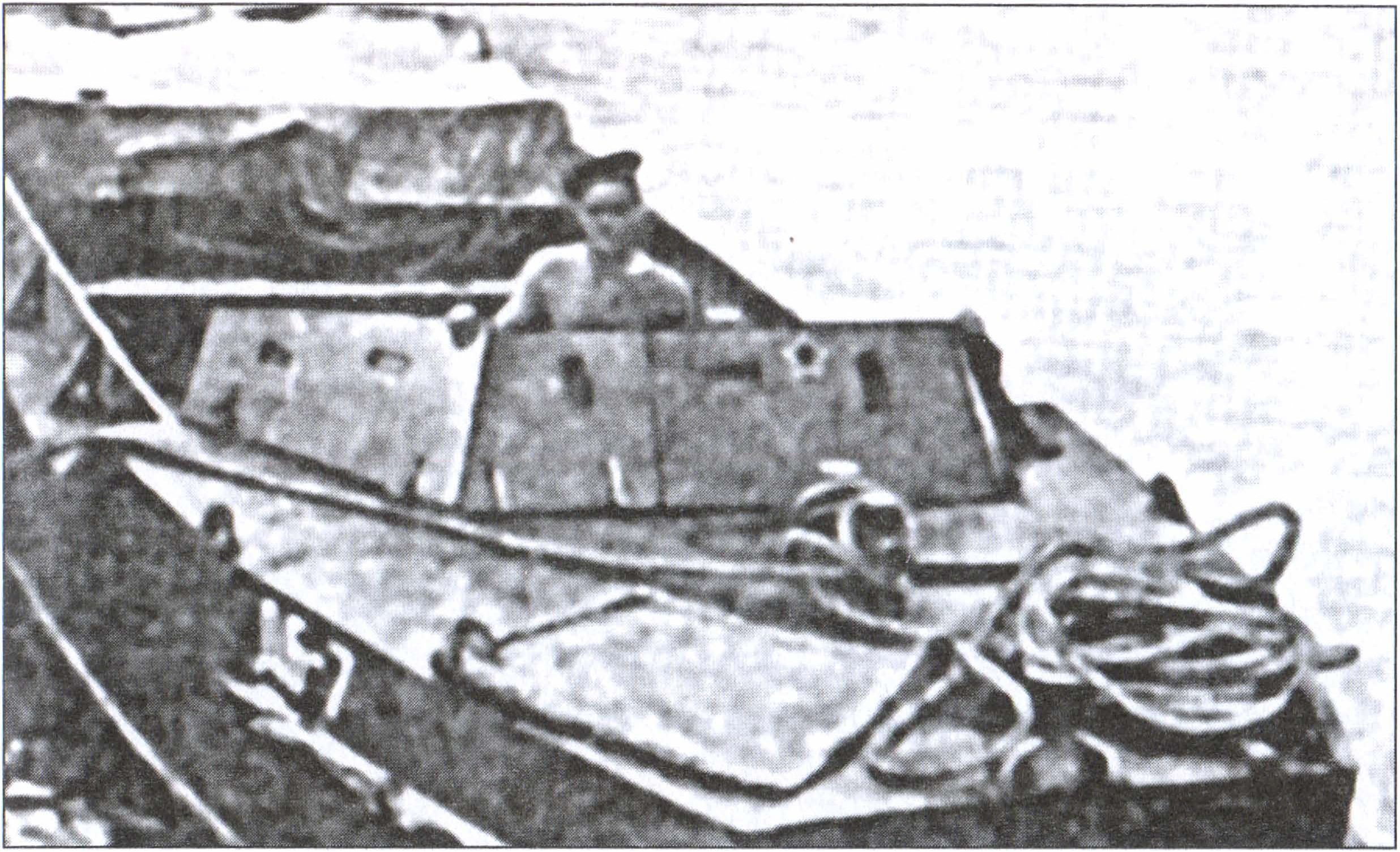 Бот ПВО-11 (еще на Волге). Эти боты, созданные на базе проекта 165, в ходе операции использовались как десантные транспорты и высадочные средства, а также для эскорта обычных десантных ботов при прорывах в Эльтиген. Благодаря мощному вооружению (37-мм автомат 70-К, а также пулемет ДШК или 20-мм «Эрликон») могли убедительно постоять за себя Бот ПВО-11 (еще на Волге). Эти боты, созданные на базе проекта 165, в ходе операции использовались как десантные транспорты и высадочные средства, а также для эскорта обычных десантных ботов при прорывах в Эльтиген. Благодаря мощному вооружению (37-мм автомат 70-К, а также пулемет ДШК или 20-мм «Эрликон») могли убедительно постоять за себя