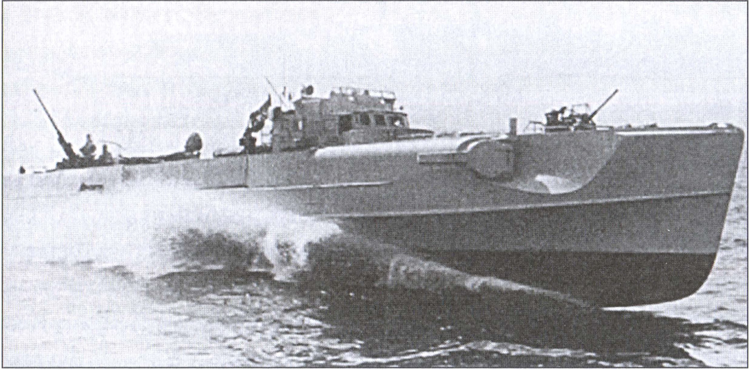 Немецкая быстроходная десантная баржа F447 — активный участник боев в проливе. БДБ фактически были универсальными боевыми кораблями прибрежной зоны, использовались как транспорты, эскортные корабли, минные заградители, тральщики, противолодочные и ударные корабли. Выполнили основную часть работы по блокаде Эльтигена, понесли тяжелые потери Немецкая быстроходная десантная баржа F447 — активный участник боев в проливе. БДБ фактически были универсальными боевыми кораблями прибрежной зоны, использовались как транспорты, эскортные корабли, минные заградители, тральщики, противолодочные и ударные корабли. Выполнили основную часть работы по блокаде Эльтигена, понесли тяжелые потери