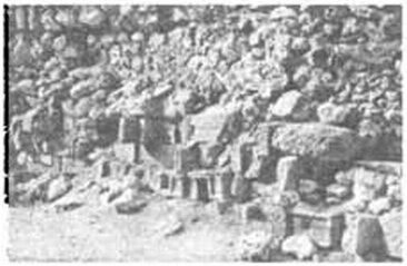 Античные надгробия в протейхизме у ворот в юго-восточной части Херсонеса. Раскопки ИА. Антоновой Античные надгробия в протейхизме у ворот в юго-восточной части Херсонеса. Раскопки ИА. Антоновой