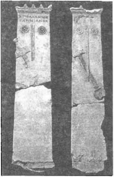 Воинские надгробия из забутовки башни XVII (Зинона). Фото К. Вильямса Воинские надгробия из забутовки башни XVII (Зинона). Фото К. Вильямса