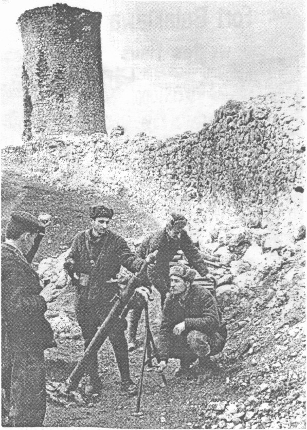 На боевой позиции у стен Чембало На боевой позиции у стен Чембало