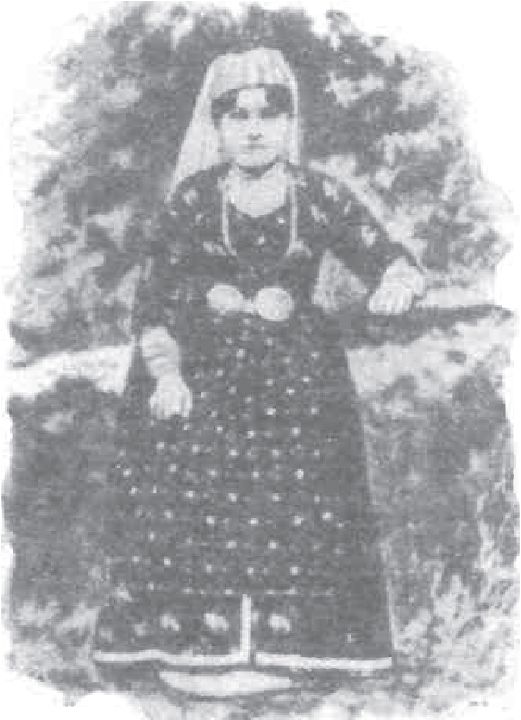 Караимка в национальной одежде. Караимка в национальной одежде.