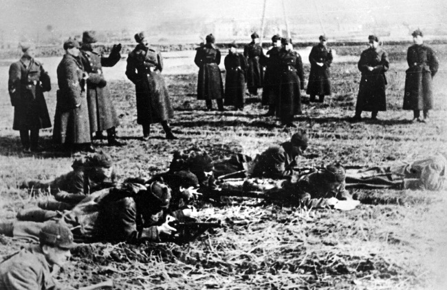 Рекогнасцировка местности перед новым боем Рекогнасцировка местности перед новым боем