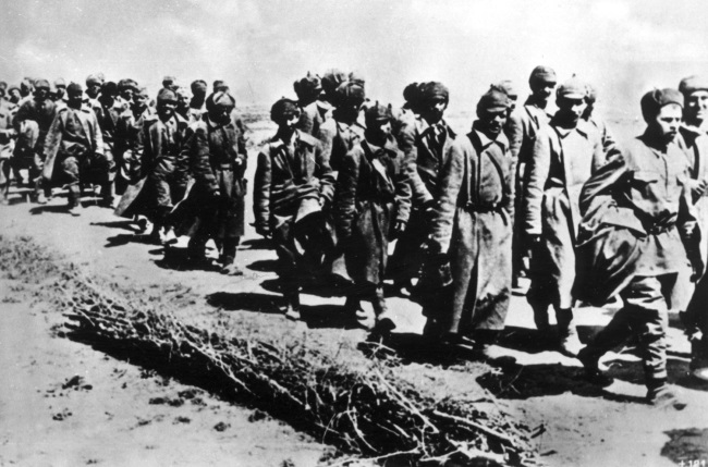 Колонна советских военнопленных Колонна советских военнопленных