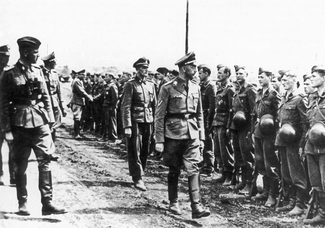 Г. Гимлер проводит смотр подчиненных войск