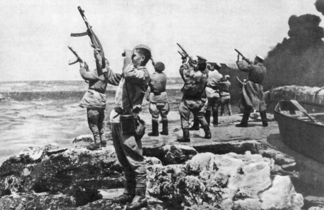 Салют в честь освобождения Севастополя. 9 мая 1944 г.
