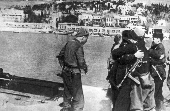 Встреча моряков с крымскими партизанами в Ялте. Май 1944 г.
