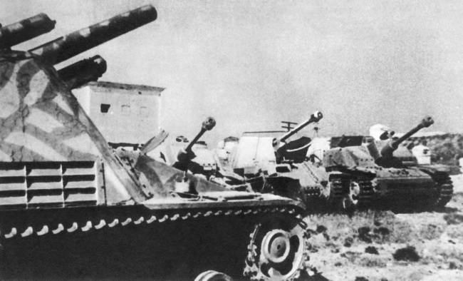 Вражеская бронетехника, захваченная советскими войсками в ходе Крымской операции. Май 1944 г.