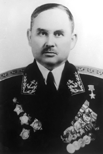 Командующий Черноморским флотом адмирал Ф.И. Октябрьский