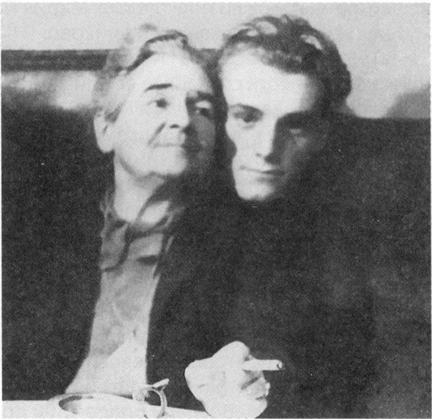 О.Л. Книппер-Чехова и Андрей Книппер — сын её племянника Л.К. Книппера О.Л. Книппер-Чехова и Андрей Книппер — сын её племянника Л.К. Книппера