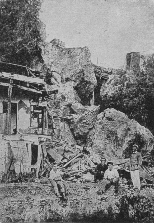 Гурзуф. Уцелевшие и раздавленные обвалом части 2-х этажного дома, в котором погибла жена сапожника Павлуши Гурзуф. Уцелевшие и раздавленные обвалом части 2-х этажного дома, в котором погибла жена сапожника Павлуши