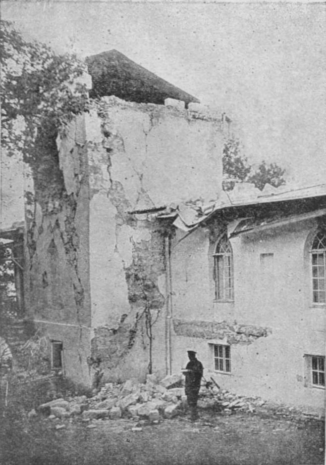 Верхняя Ореанда. Санатория им. Дзержинского, главный корпус. Сброшена и повернута на 40° крыша башни (с 180°5 на 140°50) Верхняя Ореанда. Санатория им. Дзержинского, главный корпус. Сброшена и повернута на 40° крыша башни (с 180°5 на 140°50)