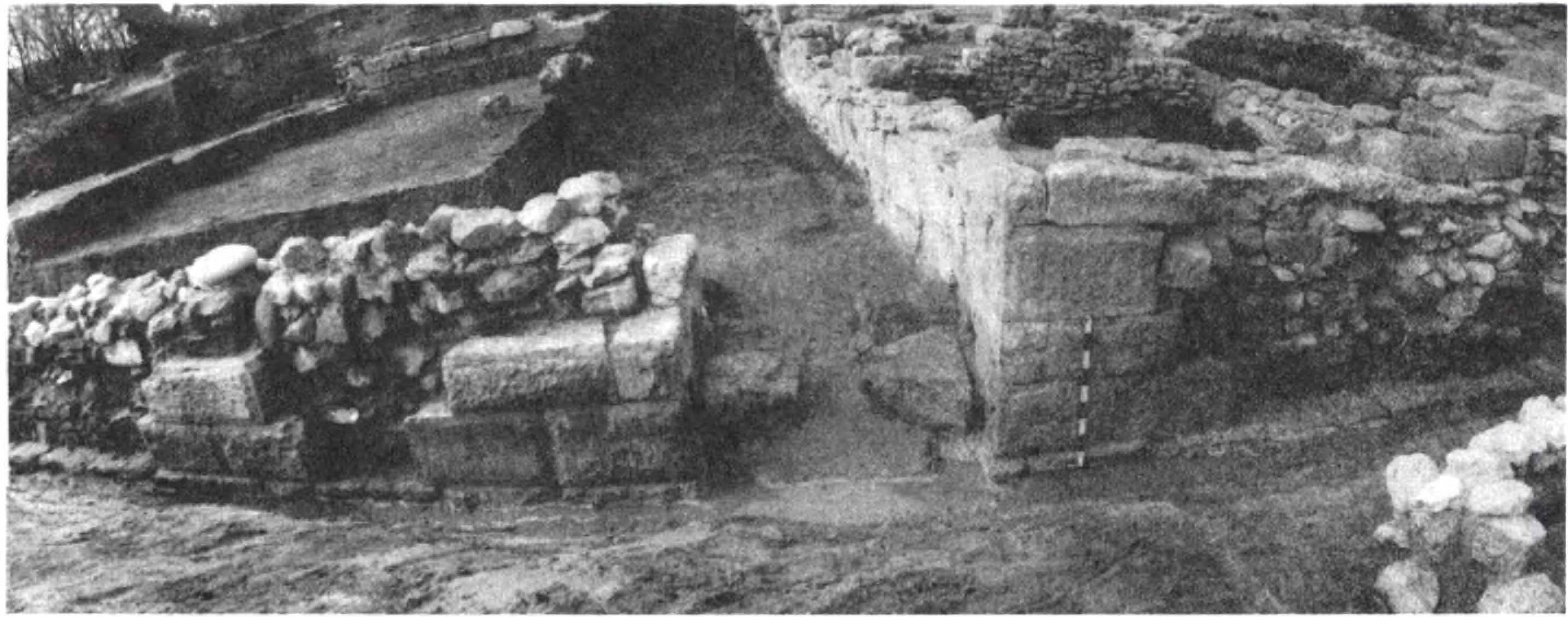 Калитка в крепостной стене рубежа V—IV вв. до н. э.