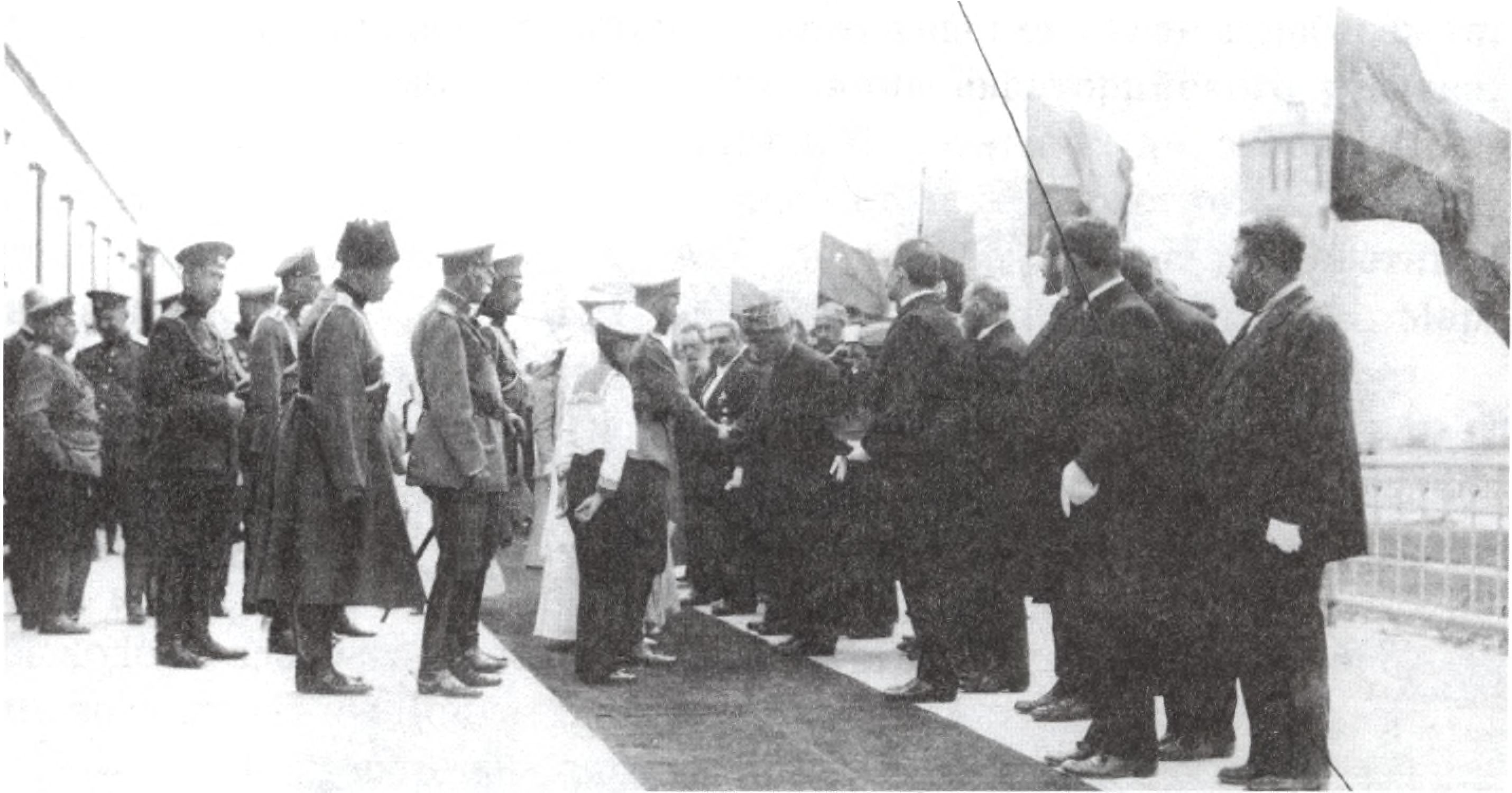 Приветствие императора мусульманским муфтием Приветствие императора мусульманским муфтием