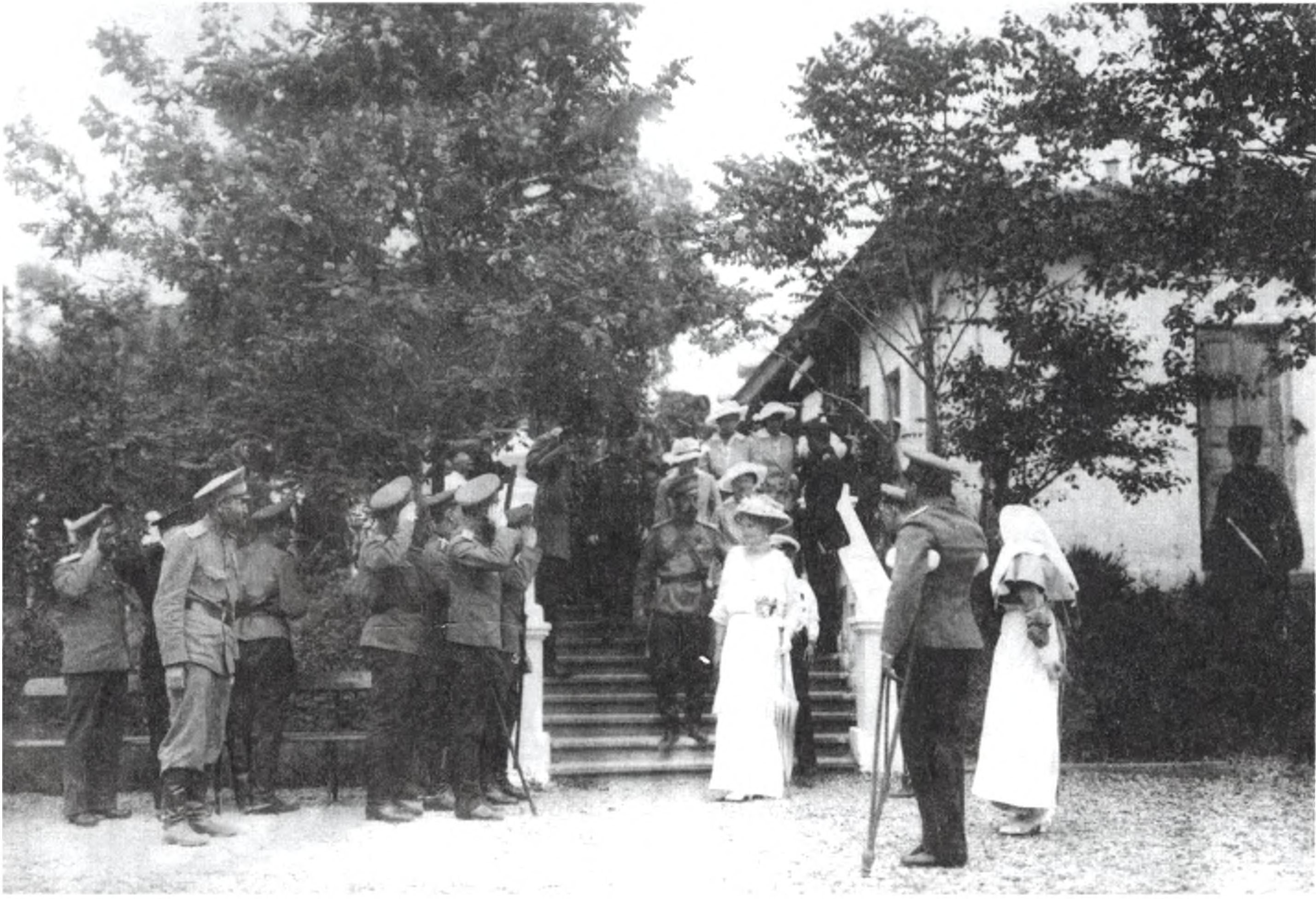 Император, императрица, цесаревич и княжны в Приморской санатории