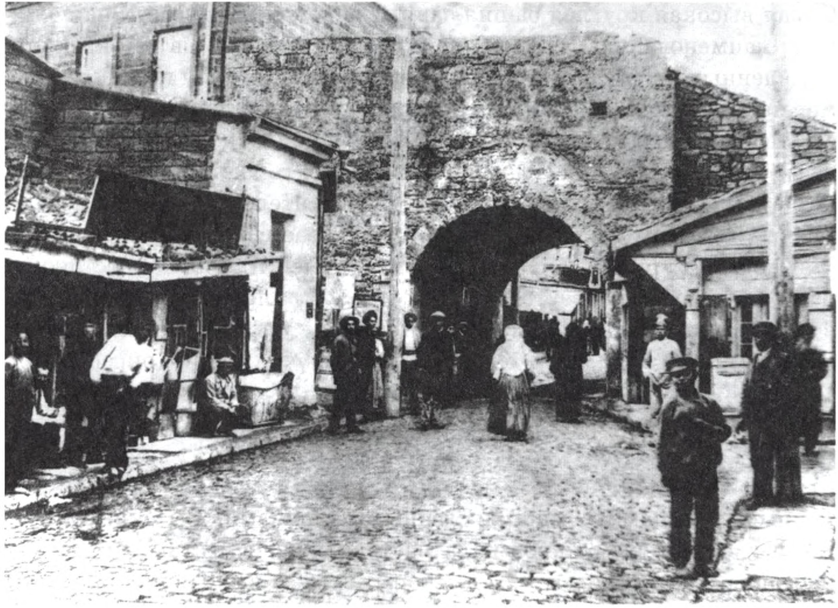 Крепостные ворота Одун базар с открытки начала XX в.