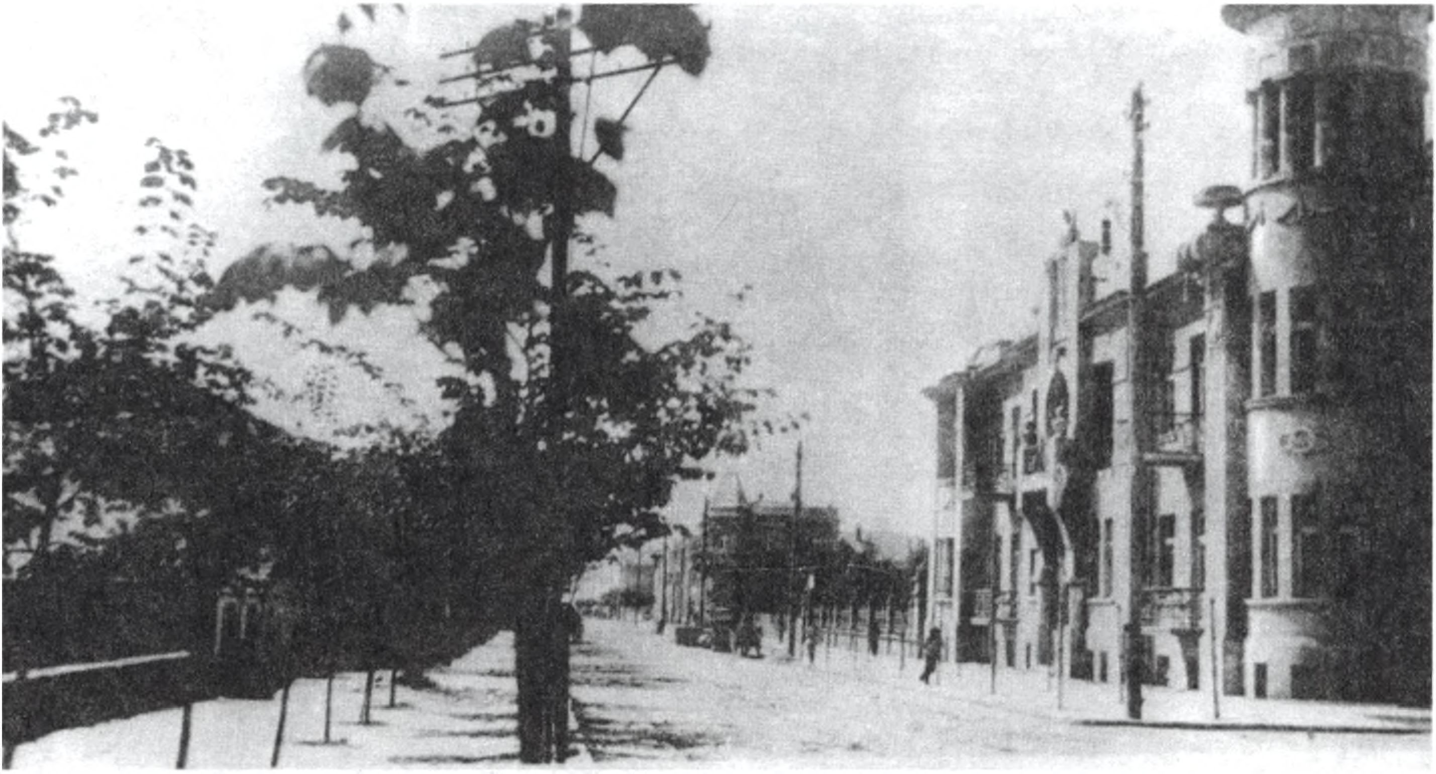 Дувановская улица. Справа — дом К.Е. Нахшунова. 1912 г.