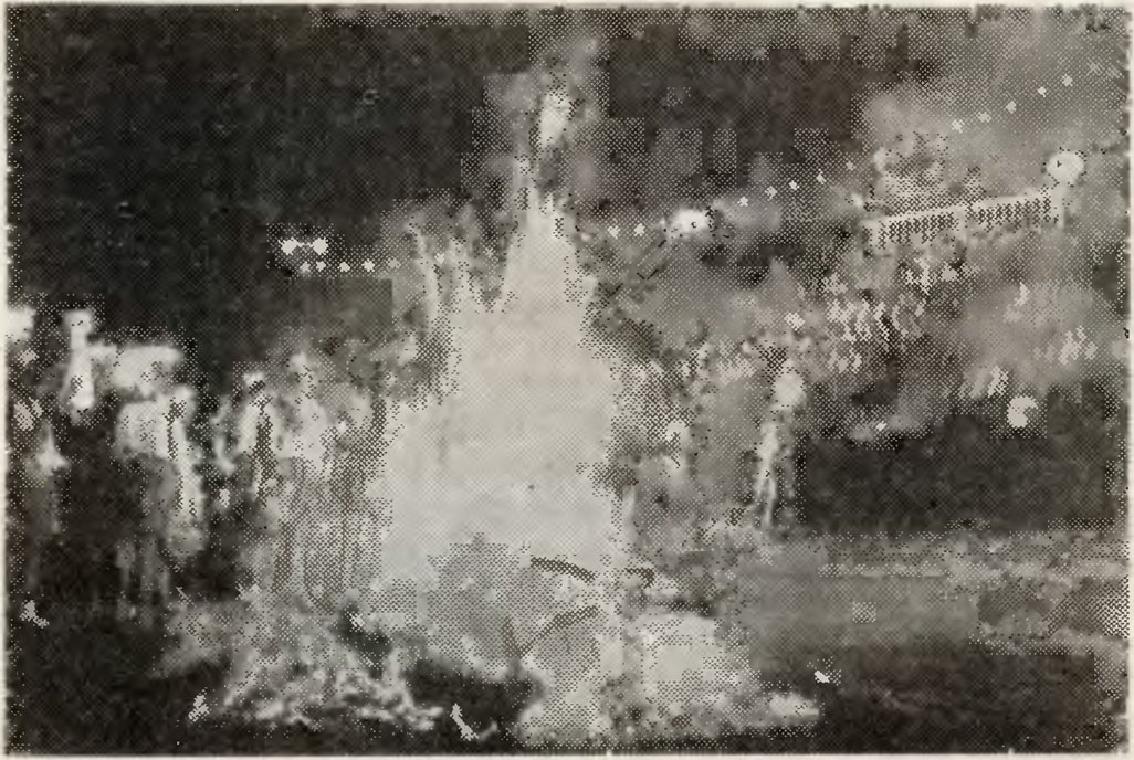 Пионерский костер! Сколько радостных ребячьих воспоминаний связано с этим волнующим событием! Пионерский костер! Сколько радостных ребячьих воспоминаний связано с этим волнующим событием!