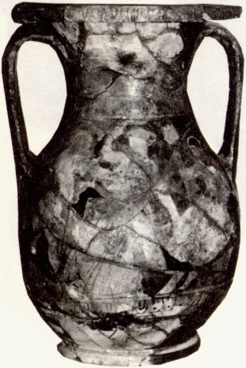 Краснофигурная пелика из раскопок некрополя Феодосии. Конец первой четверти IV в. до н.э. Фонды ФКМ