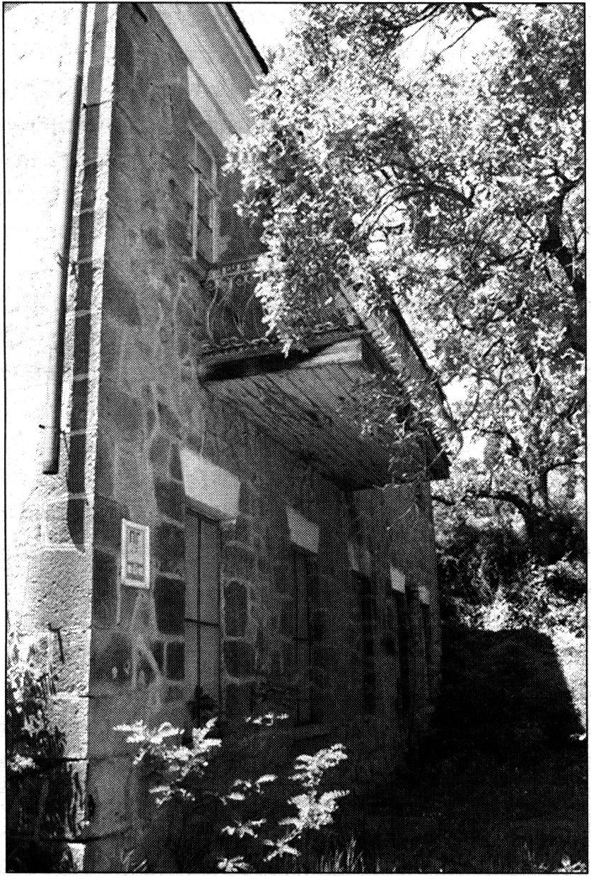 Дом управляющего бывшего имения А.Г. Кузнецова был преобразован в комендатуру санатория ЦИК СССР «Форос» Дом управляющего бывшего имения А.Г. Кузнецова был преобразован в комендатуру санатория ЦИК СССР «Форос»