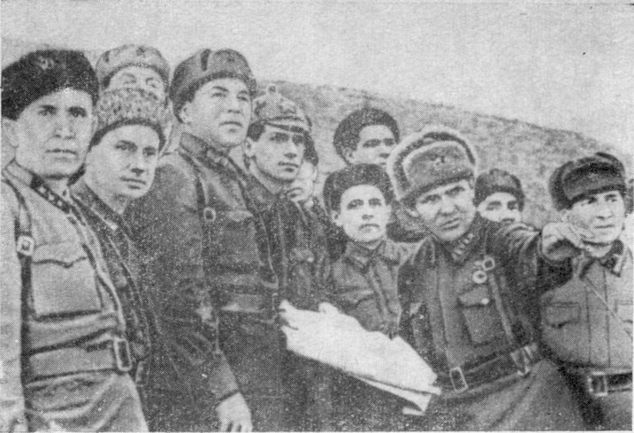 Полковник Н.О. Гузь ставит задачу по разведке боем Полковник Н.О. Гузь ставит задачу по разведке боем