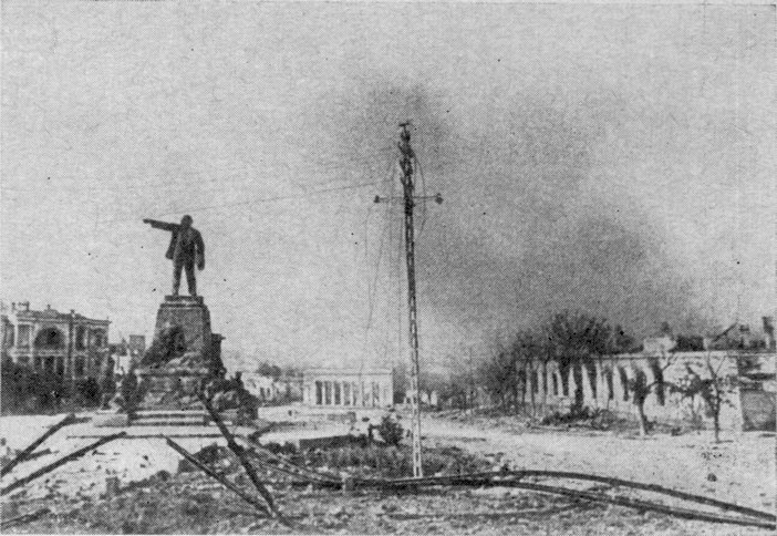 Разрушенный Севастополь (площадь Ленина)