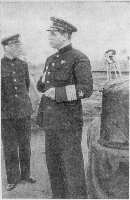 Нарком ВМФ Н.Г. Кузнецов (справа) Нарком ВМФ Н.Г. Кузнецов (справа)