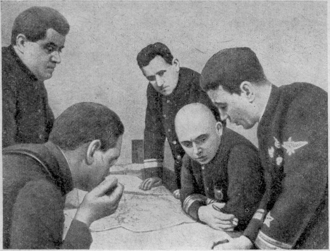 Командование СОРа (слева направо): Н.М. Кулаков, И.Е. Петров, П.А. Моргунов. Ф.С. Октябрьский, Н.А. Остряков