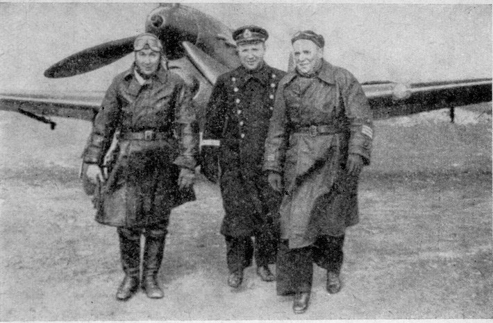 Командование ВВС флота (слева направо): Н.А. Остряков, Н.В. Кузенко, Н.А. Наумов