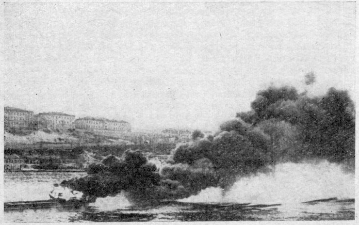 Задымление Южной бухты перед налетом вражеской авиации Задымление Южной бухты перед налетом вражеской авиации