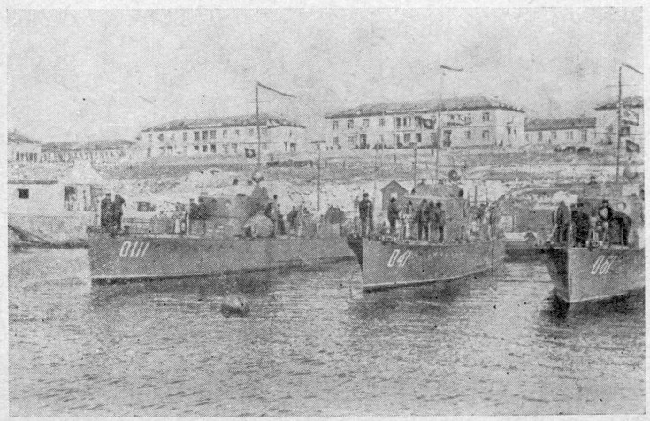 Катера «МО» в Стрелецкой бухте Катера «МО» в Стрелецкой бухте