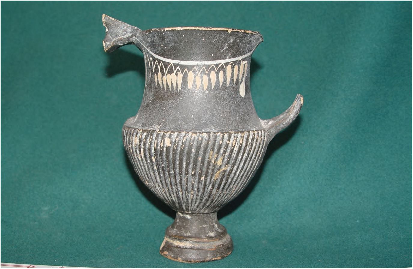 74. Канфар, украшенный росписью, конец III—II в. до н. э. 74. Канфар, украшенный росписью, конец III—II в. до н. э.