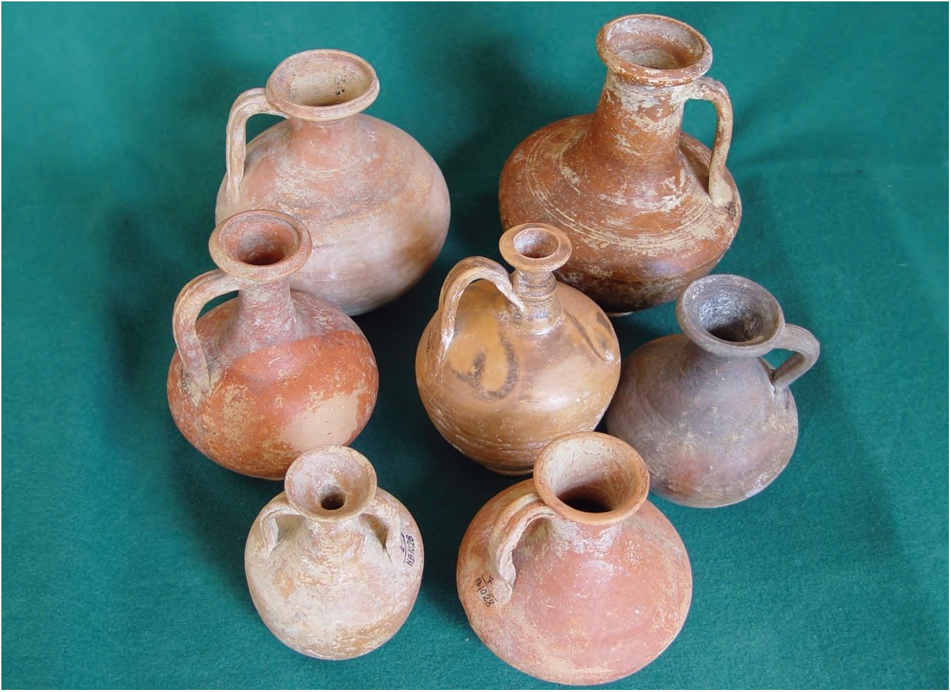 78. Краснолаковые кувшинчики, первые века н. э. 78. Краснолаковые кувшинчики, первые века н. э.