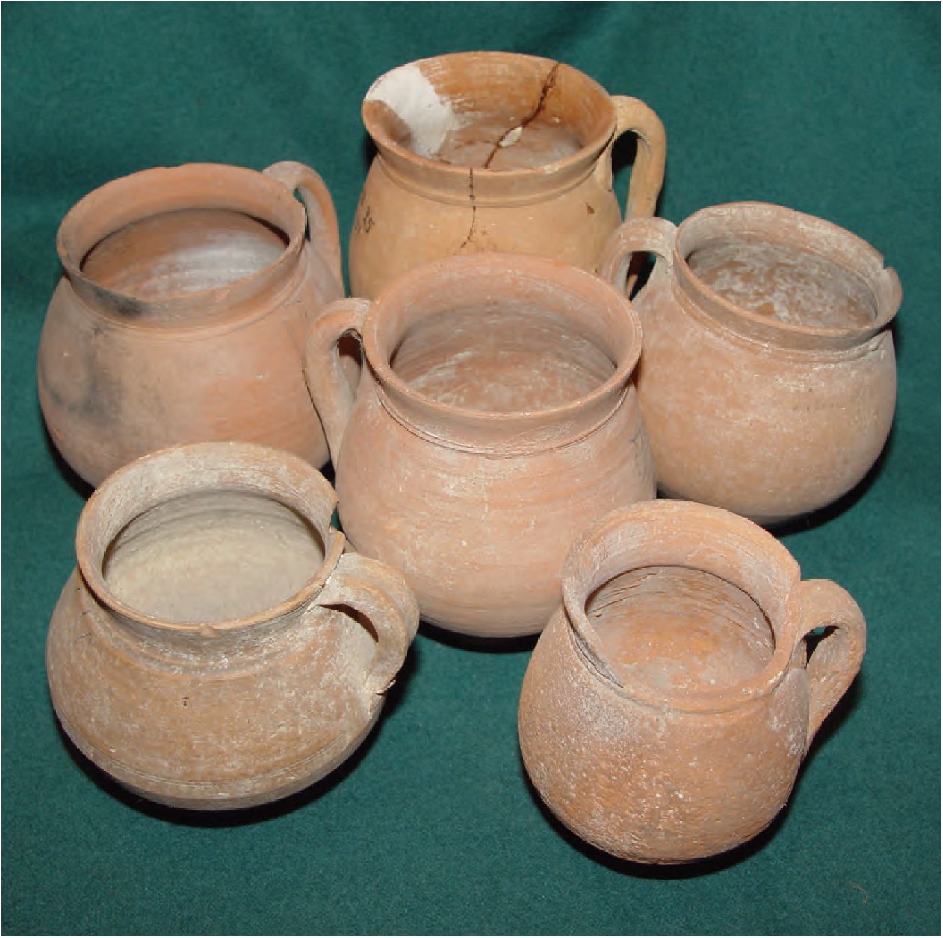 80. Керамические горшочки, мастерские Херсонеса, II—III вв. и. э. 80. Керамические горшочки, мастерские Херсонеса, II—III вв. и. э.