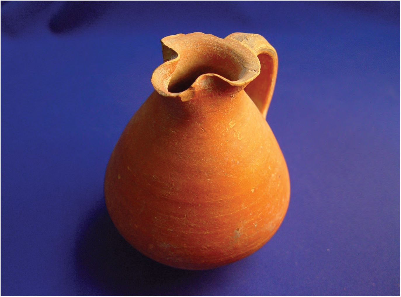 83. Ойнохоевидный кувшин, красный лак, II в. н. э. 83. Ойнохоевидный кувшин, красный лак, II в. н. э.