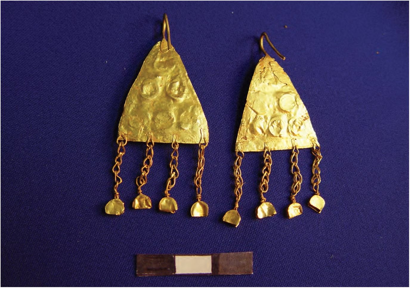 91. Серьги парные, первые века н. э. 91. Серьги парные, первые века н. э.