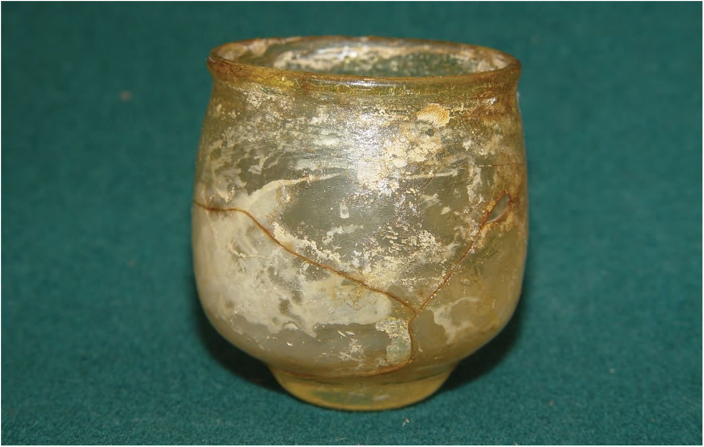 97. Стеклянный бокал, первые века н. э. 97. Стеклянный бокал, первые века н. э.