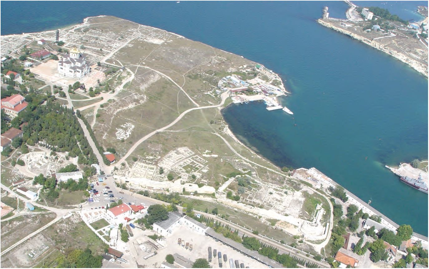 5. Карантинная бухта, на переднем плане участок цитадели и портовый район 5. Карантинная бухта, на переднем плане участок цитадели и портовый район