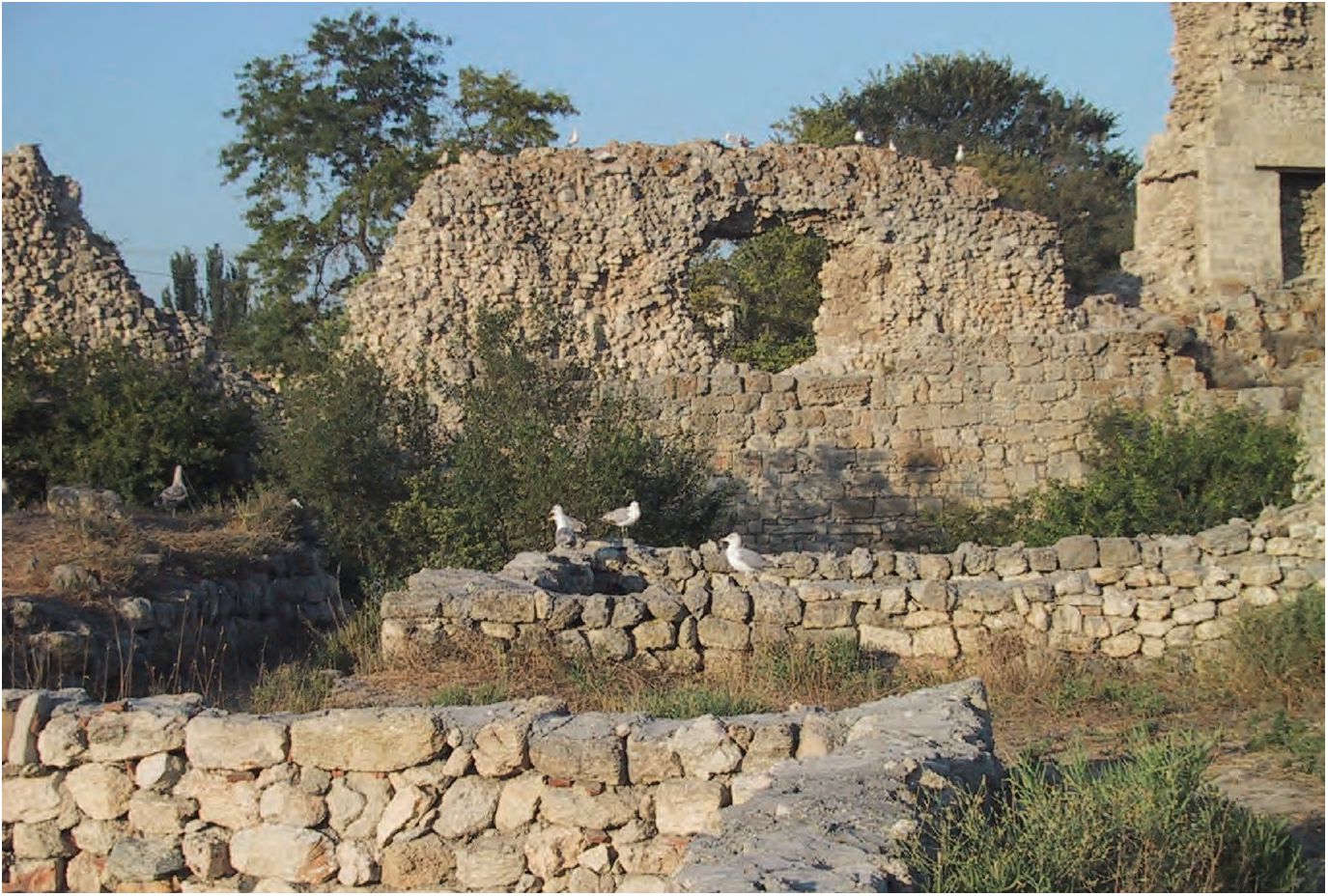 6. Стены портового района, вид со стороны города 6. Стены портового района, вид со стороны города